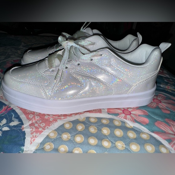 *NIB* SHEIN Pearl White Hologram Sneakers Size 41 - Picture 3 of 8